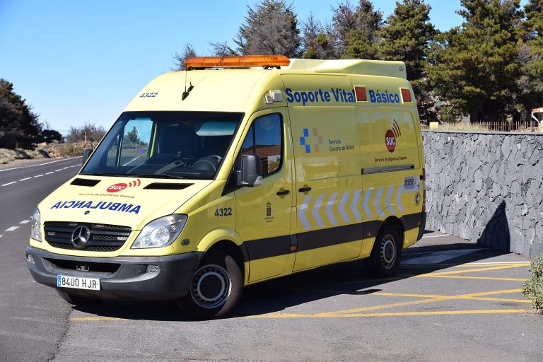 Tres heridos, dos de ellos graves, en una colisión en la TF-1, en Granadilla