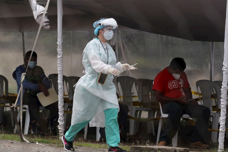 Sociedades médicas alertan de un nuevo colapso sanitario si no se frena ya el coronavirus