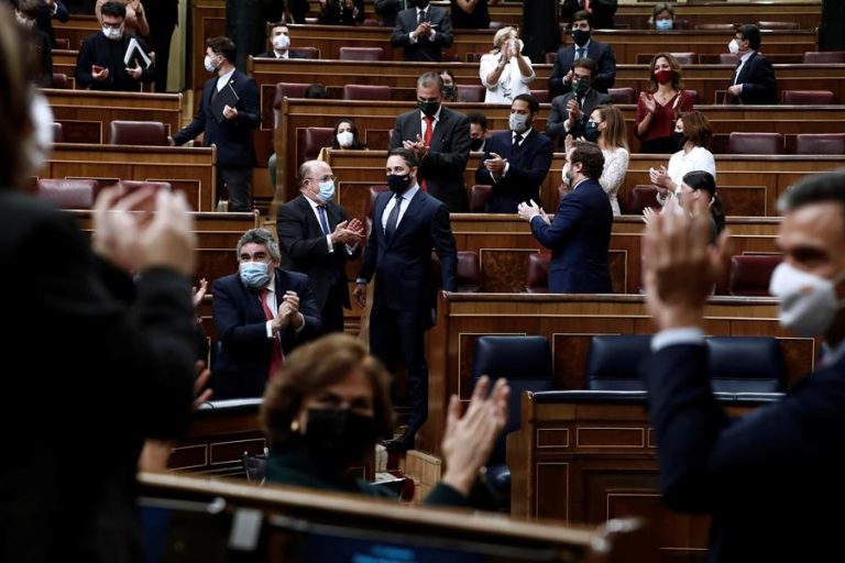 La moción de censura de Vox fracasa al lograr solo 52 síes