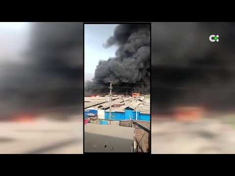 Un incendio arrasa un mercado en Lima, Perú