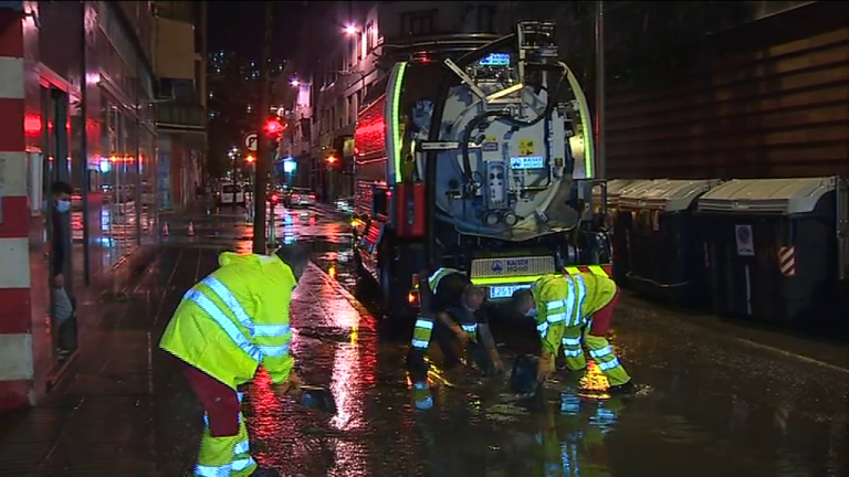 La lluvia descarga con fuerza en la capital grancanaria