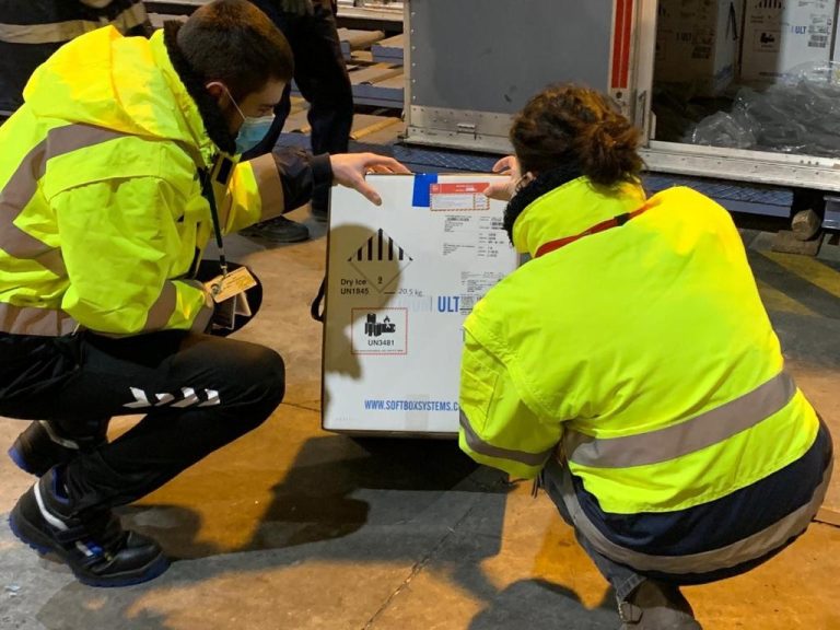 España recibe este lunes 1.200.000 dosis de vacunas de Pfizer