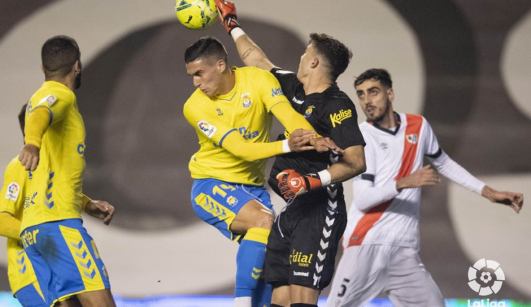 Las Palmas vuelve a caer lejos de la isla ante el Rayo