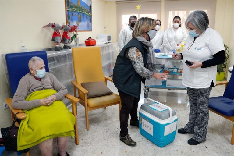 La vacunación contra la covid19 arranca en España
