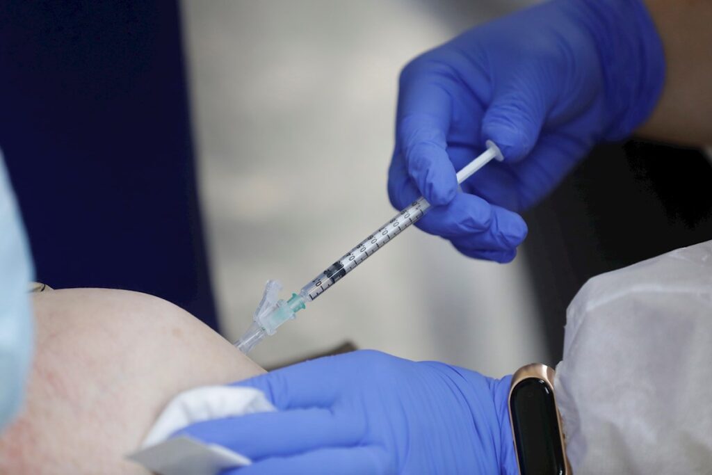 Las vacunas para menores no llegarán antes de segunda quincena de diciembre