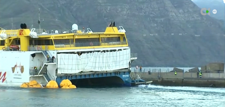 El Bentago Express pone rumbo a los astilleros del puerto de La Luz y Las Palmas