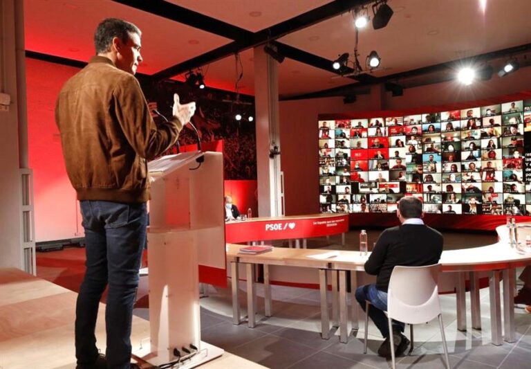 Los líderes autonómicos del PSOE arropan a Sánchez en el Comité Federal