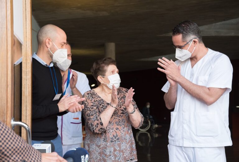 Comienzan a administrar la segunda dosis de la vacuna contra la covid en los centros sociosanitarios de Canarias