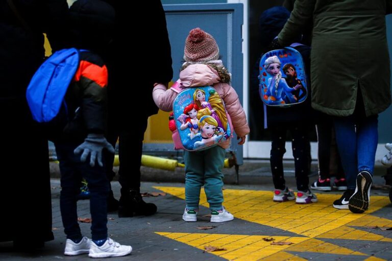 Los profesores piden más recursos para proteger las aulas ante la covid