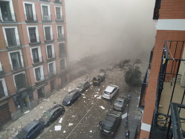 Al menos tres muertos y una decena de heridos tras la explosión en un edificio en Madrid