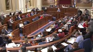 Las ayudas a las empresas será el asunto estrella en el pleno del Parlamento