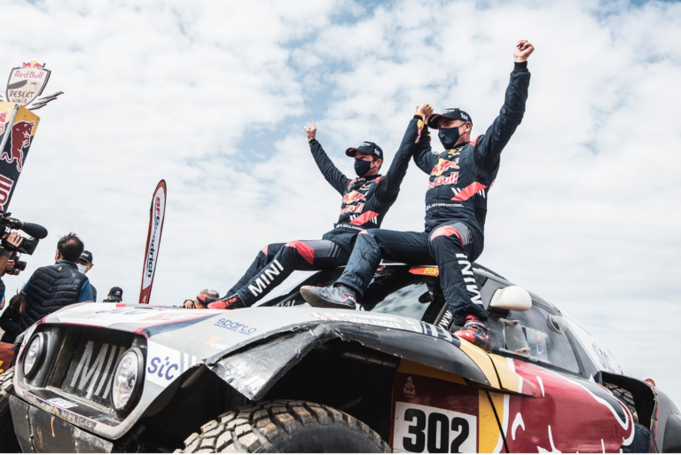 Peterhansel gana el Dakar y Carlos Sainz se lleva la última etapa