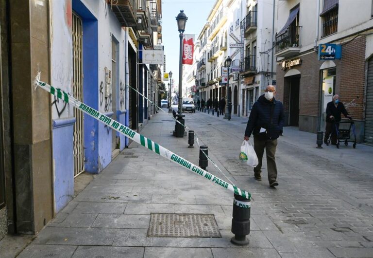 Los temblores vuelven a sacar a la calle a los vecinos de Granada