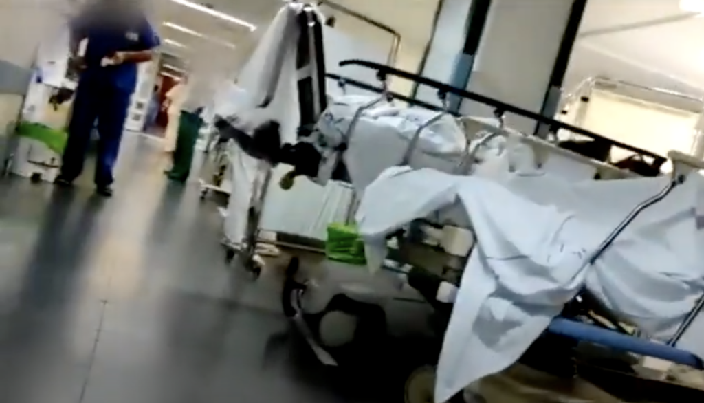 Caos en los hospitales canarios por la acumulación de pacientes