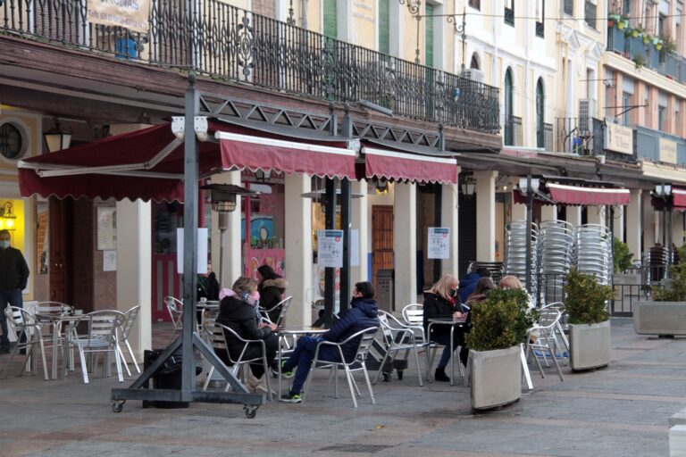 Más de 40.000 casos nuevos de covid, la mayor cifra en España desde el inicio de la pandemia