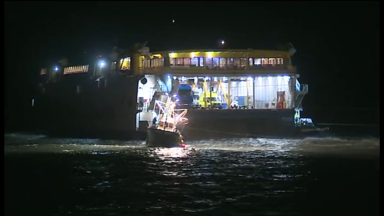 Esperan a la pleamar para desembarcar al pasaje del ferry atrapado en Agaete