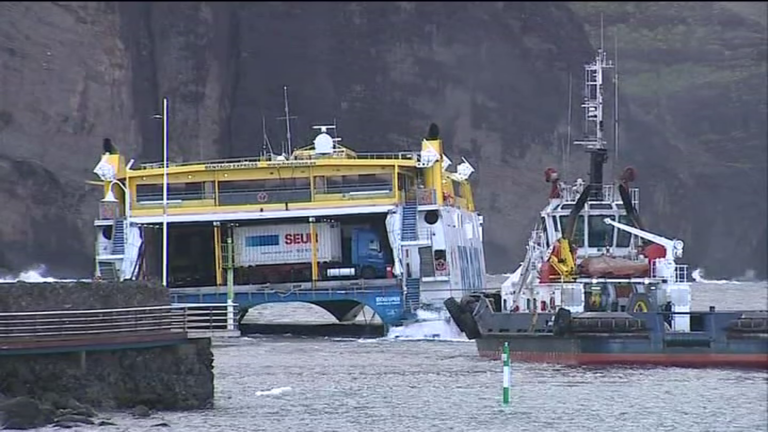 Suspenden hasta este domingo el rescate del barco atrapado en Agaete