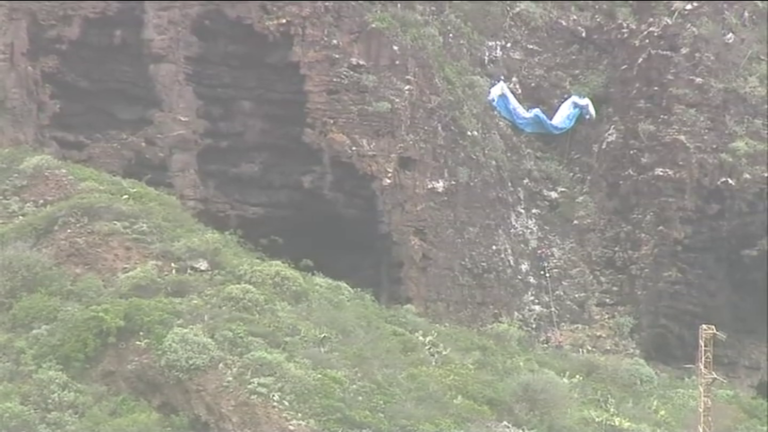 Muere un hombre mientras practicaba parapente en Garachico