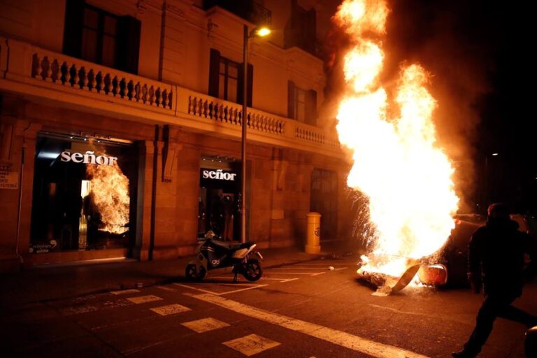 La manifestaciones de apoyo a Pablo Hasel acaban con disturbios