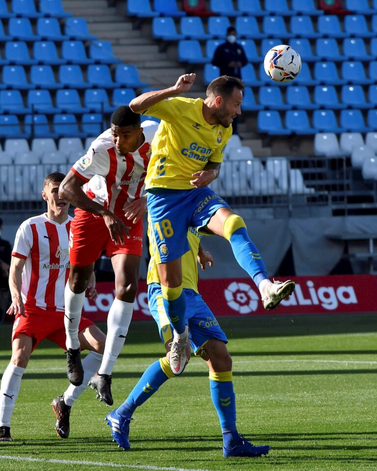 El Almería gana 3-1 a una UD Las Palmas que no se lo puso fácil