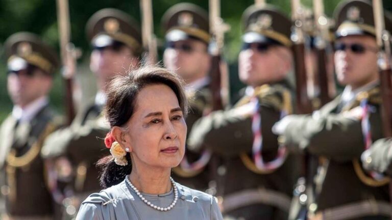 El Ejercito toma el control de Birmania tras detener al Gobierno de Suu Kyi