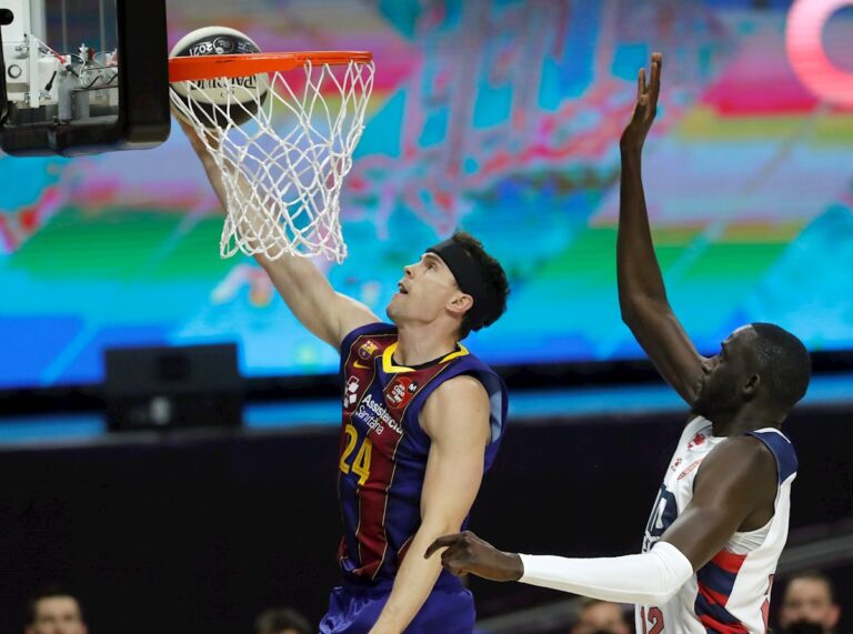 El Barça regresa a una final tras desactivar a un gris Baskonia (77-68)