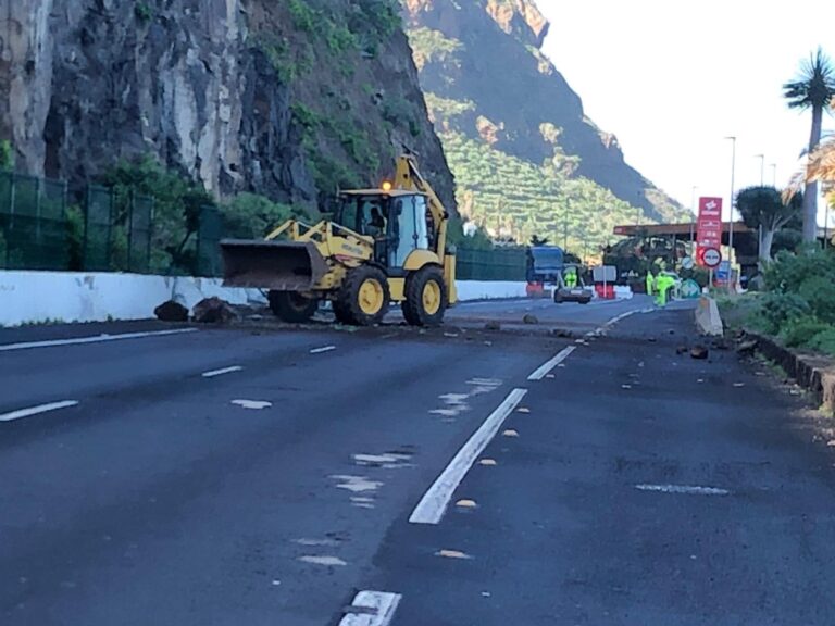 Cabildo prevé finalizar en abril estabilización de los taludes de la TF-111