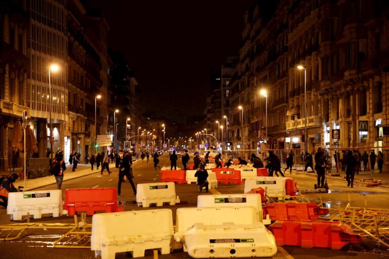 Barcelona vive otra noche de disturbios y saqueos