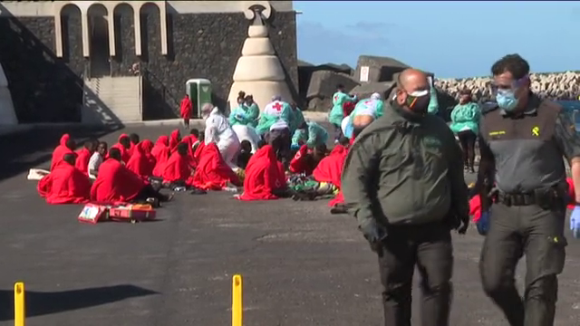 Llega un cayuco con 58 migrantes al sur de El Hierro