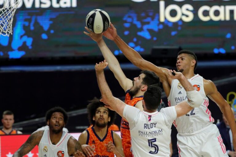 El Real Madrid gana al Valencia Basket y se medirá al Canarias en semifinales