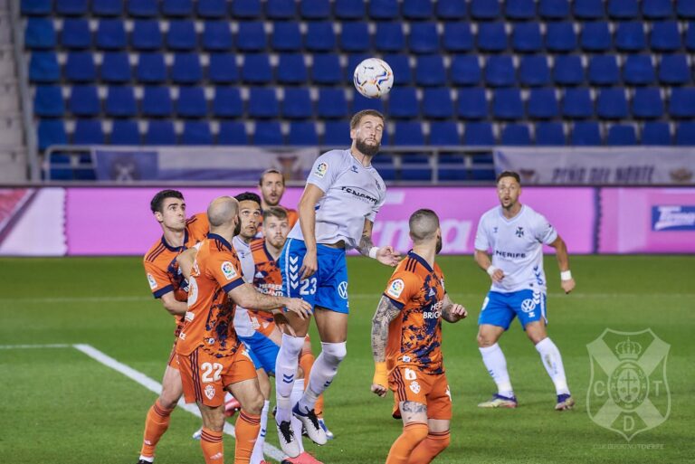 El debutante Valera obsequia con el triunfo al Tenerife (1-0)