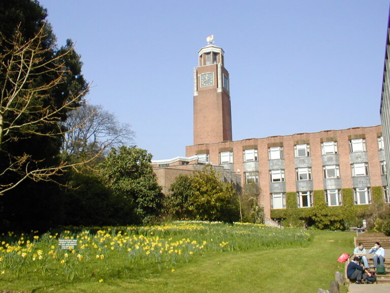 Evacuan estudiantes en Exeter tras hallarse una bomba de la II Guerra Mundial