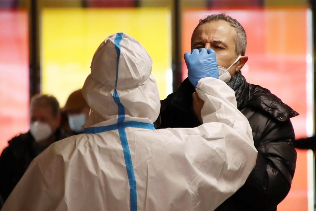Cinco muertos y 5.549 contagios en la última jornada en Canarias