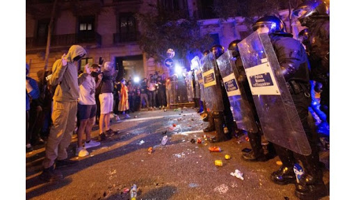 Un total de 102 detenidos y 82 mossos heridos en cinco noches de disturbios