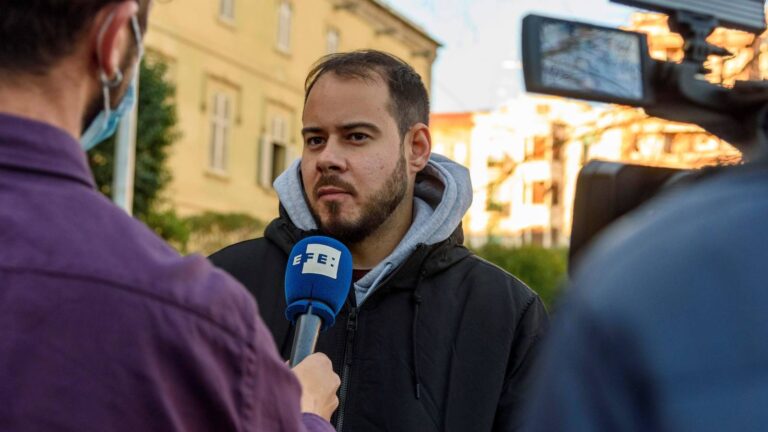 Pablo Hasel se encierra en la Universidad de Lleida para evitar su ingreso prisión