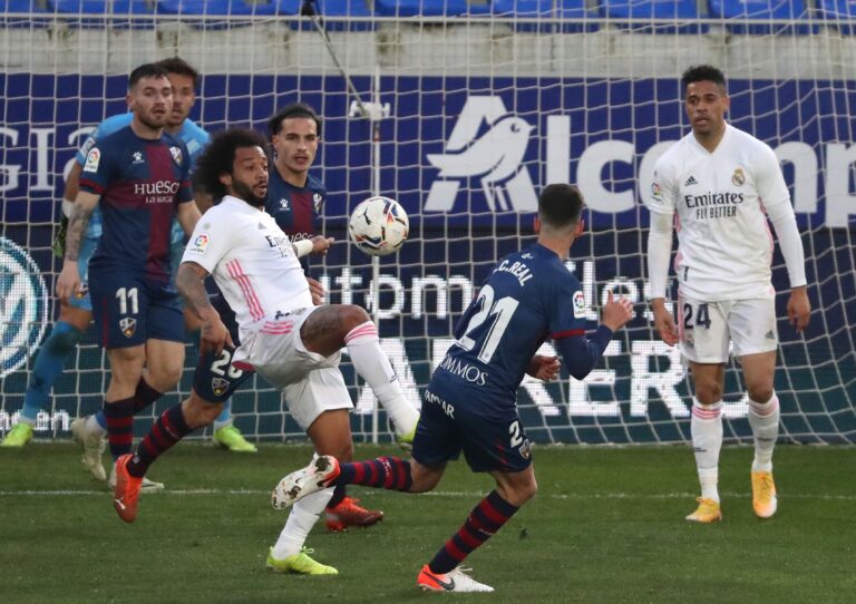 Derrota del Huesca ante el Real Madrid (1-2)