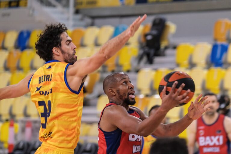 El Herbalife rompe su mala racha y vence al Manresa (83-77)