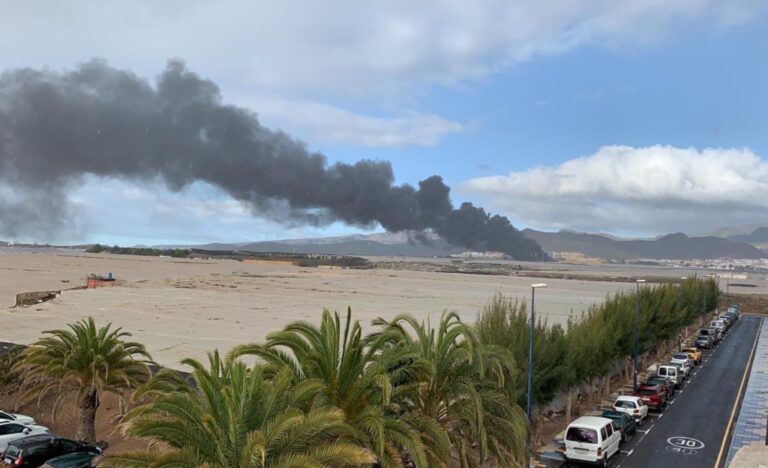 Extinguido el incendio en un almacén de Ingenio