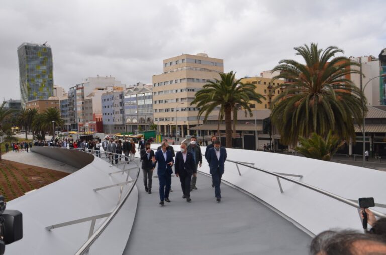 La pasarela peatonal ‘Onda Atlántica’ ya está abierta al público