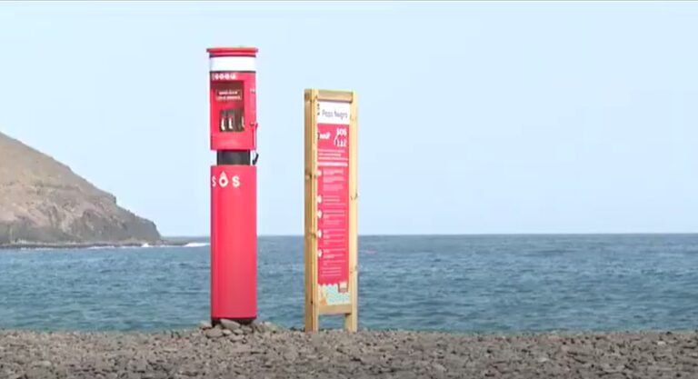 La playa de Pozo Negro estrena dispositivos de salvamento