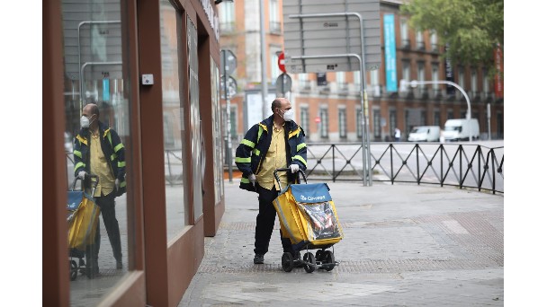 Denuncian la acumulación de miles de envíos de Correos en Tenerife