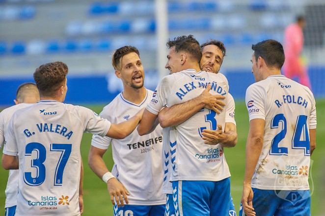 Dos latigazos de Alex Muñoz dan la victoria al Tenerife