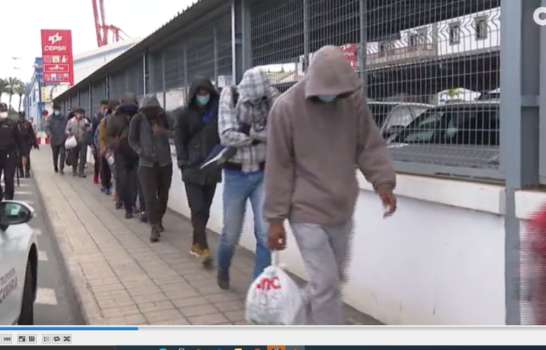 La Guardia Civil localiza un camión con medio centenar de migrantes en el Puerto de La Luz