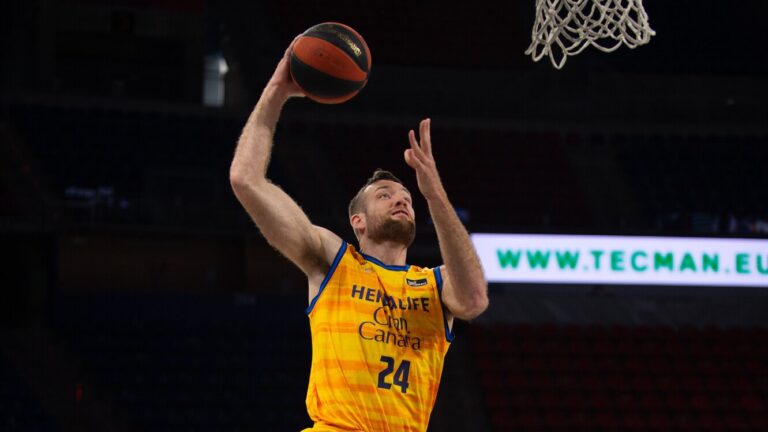 78-99. El Gran Canaria confirma su buen momento en el Buesa Arena frente al Baskonia