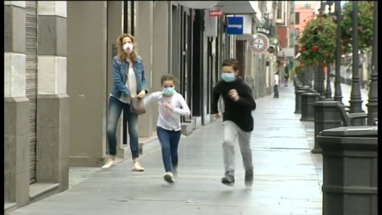 Los niños disfrutan ya de la calle | 26-04-20