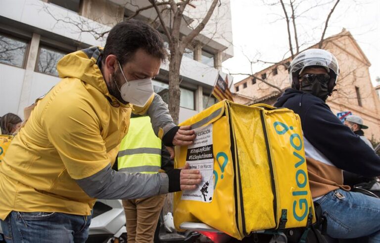 Acuerdo para la ley que convertirá a los ‘riders’ en asalariados