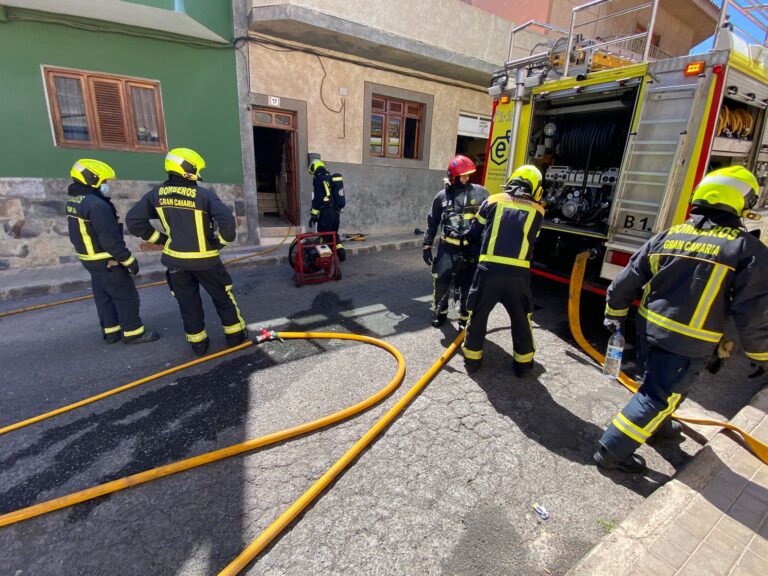 Bomberos extinguen un incendio en una vivienda en Ojos de Garza, Gran Canaria