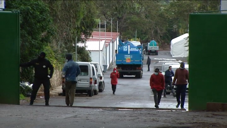 8.000 migrantes continúan en Canarias