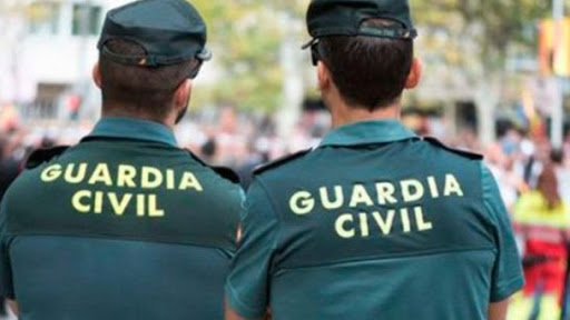 Desalojada una vivienda vacacional en Corralejo por una fiesta ilegal