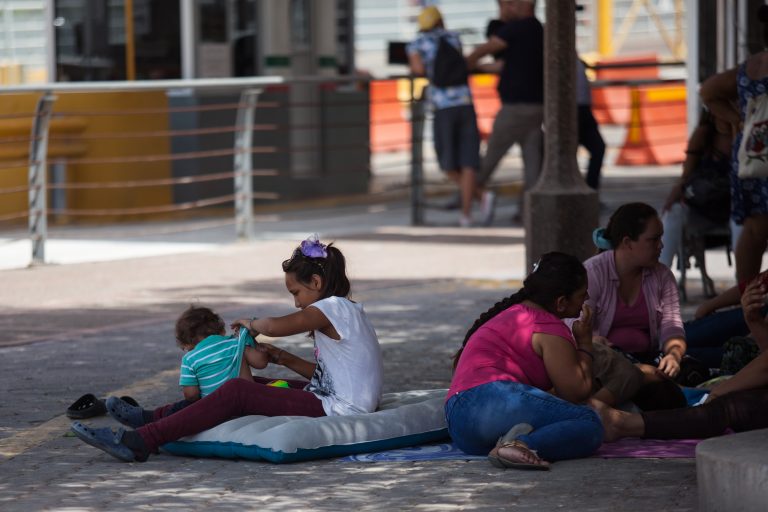 México preparara 17 campamentos en la frontera sur para niños migrantes